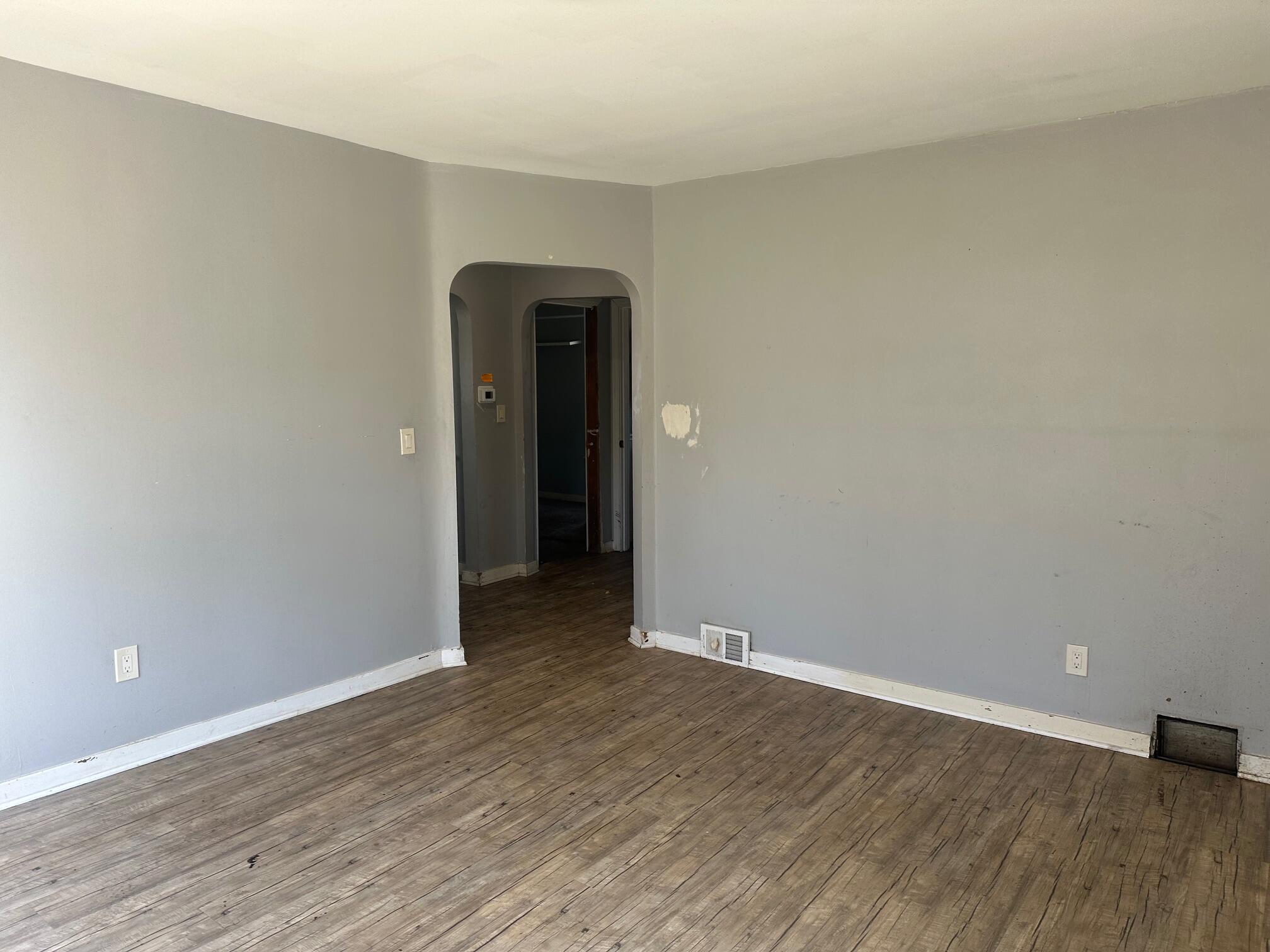 N1224 Clover Road Bloomfield, WI 53128 - Photo 3 of 29 Living room (2)