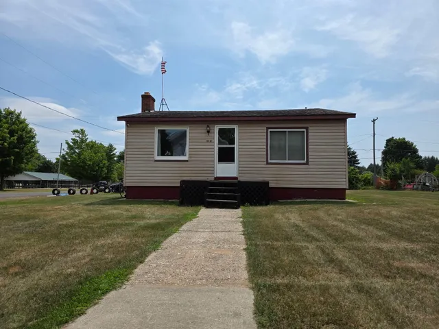 $189,900 | 5681 West Fox Road, Mears, MI 49436