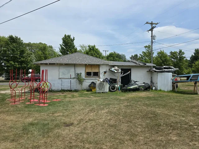 $189,900 | 5681 West Fox Road, Mears, MI 49436