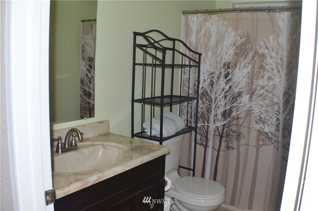 133 East Crescent Harbor Road Oak Harbor, WA 98277 - Photo 12 of 25 Gallery Image 12