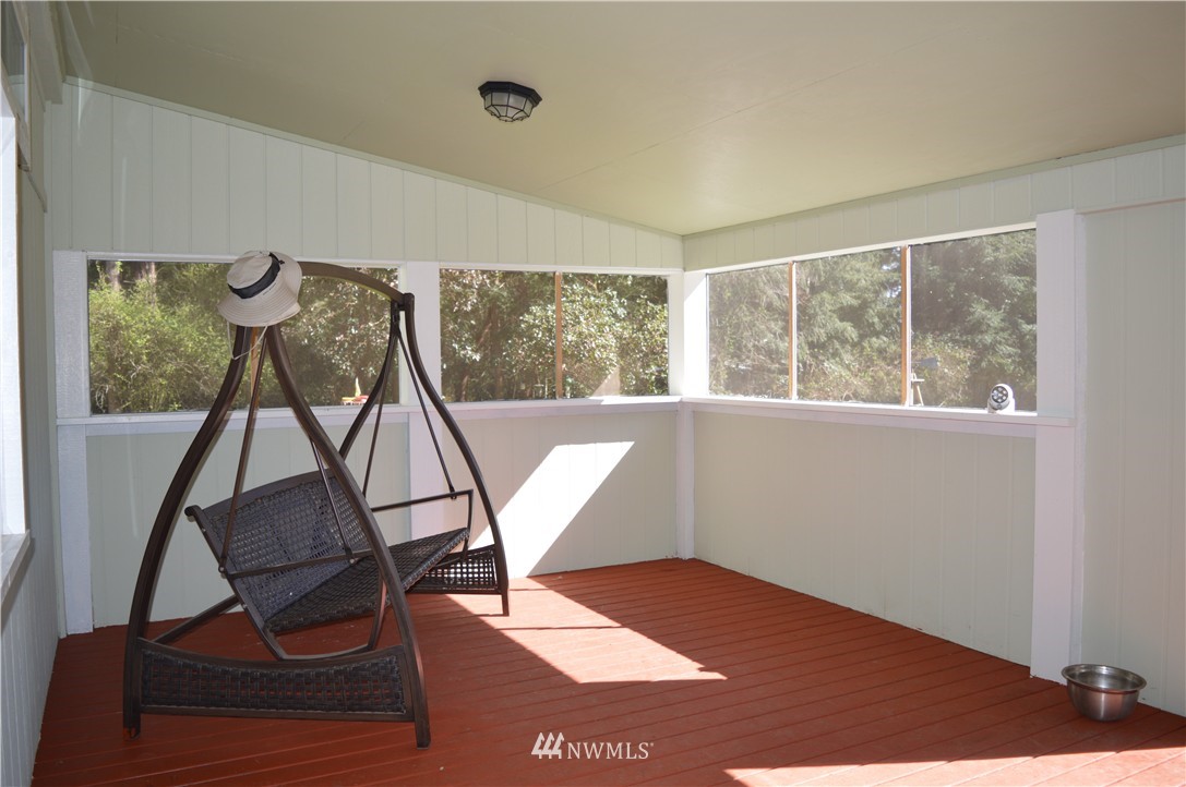 133 East Crescent Harbor Road Oak Harbor, WA 98277 - Photo 3 of 25 Gallery Image 3