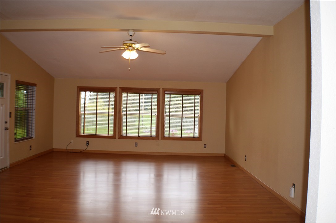 133 East Crescent Harbor Road Oak Harbor, WA 98277 - Photo 5 of 25 Gallery Image 5