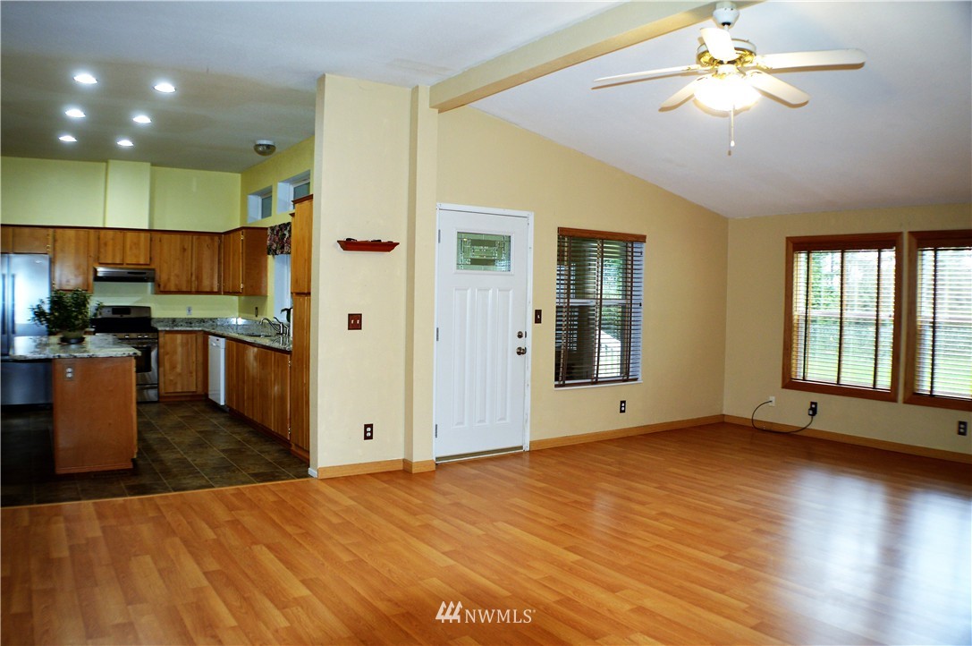 133 East Crescent Harbor Road Oak Harbor, WA 98277 - Photo 6 of 25 Gallery Image 6