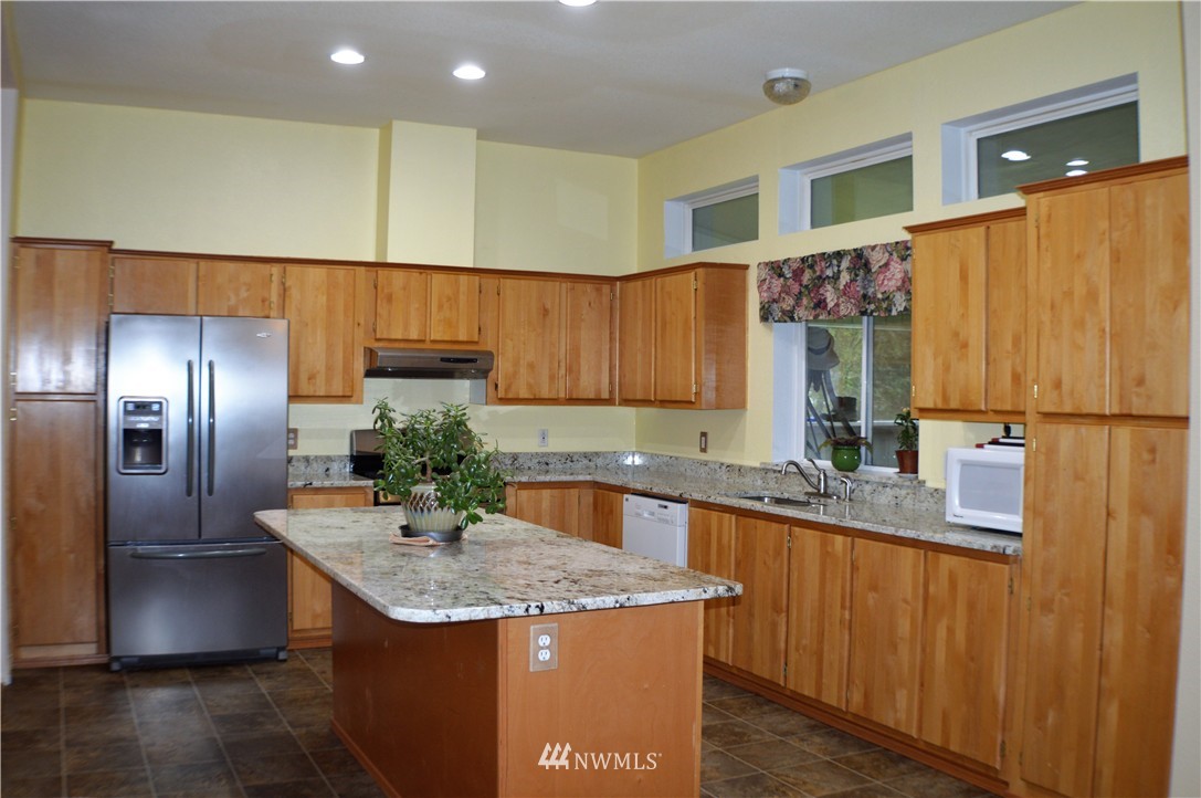 133 East Crescent Harbor Road Oak Harbor, WA 98277 - Photo 7 of 25 Gallery Image 7