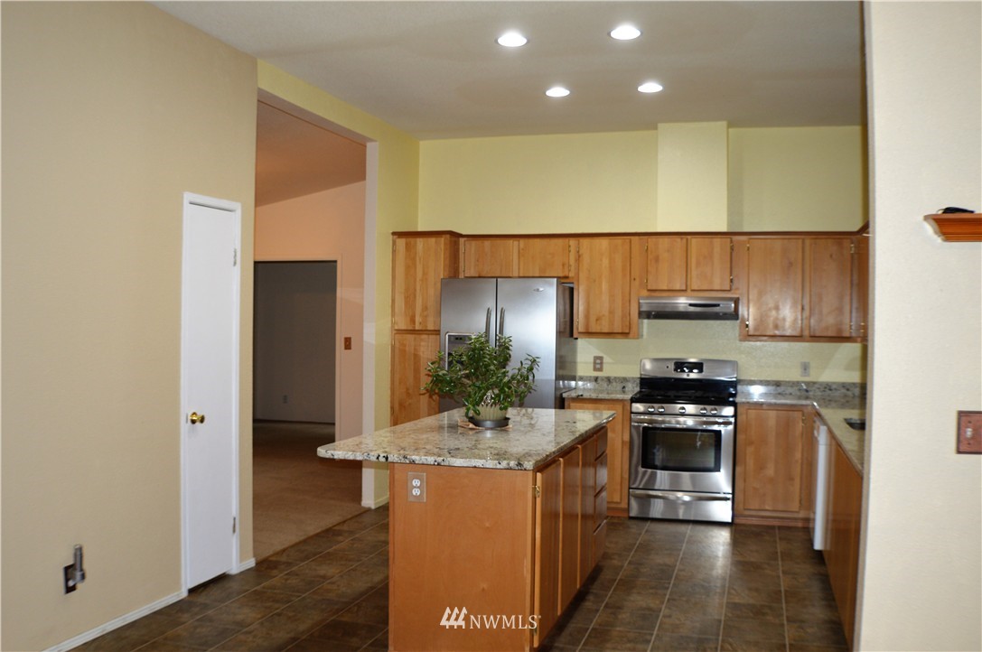 133 East Crescent Harbor Road Oak Harbor, WA 98277 - Photo 8 of 25 Gallery Image 8