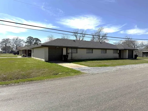 $1,600 | 224 South 35th Street, Nederland, TX 77627