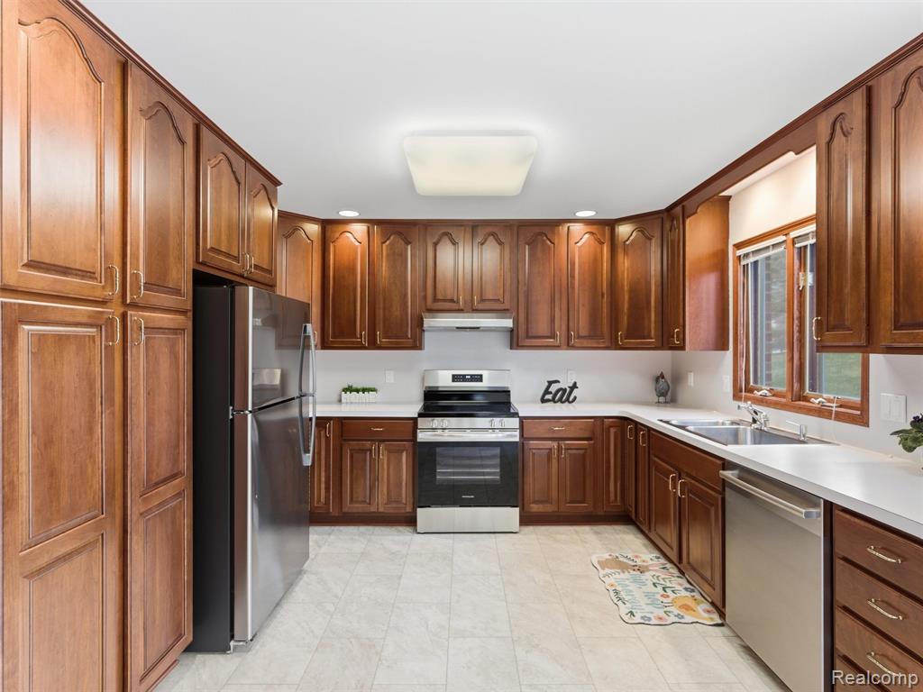 2178 Clinton View Circle Rochester Hills, MI 48309 - Photo 17 of 50 Gallery Image 17