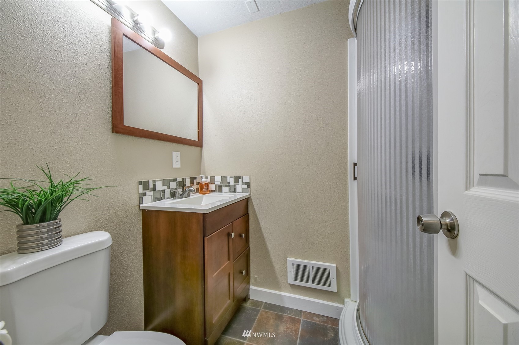 3661 West Frontage Road Port Orchard, WA 98367 - Photo 15 of 33 Gallery Image 15