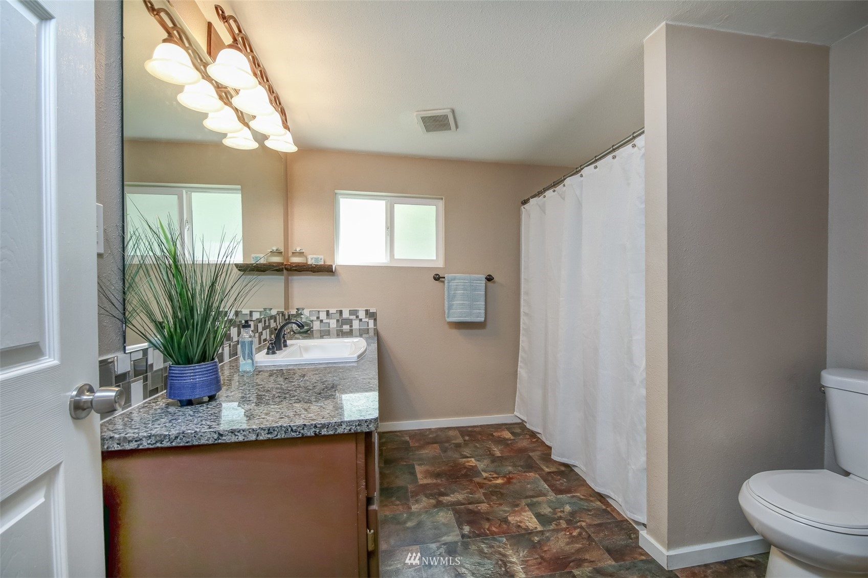 3661 West Frontage Road Port Orchard, WA 98367 - Photo 16 of 33 Gallery Image 16