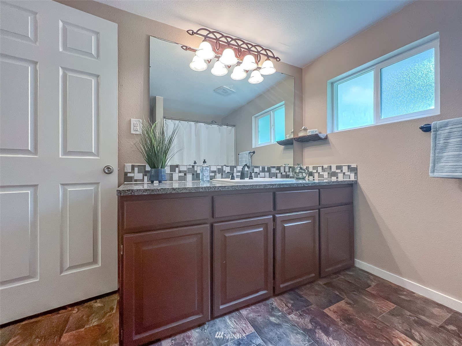 3661 West Frontage Road Port Orchard, WA 98367 - Photo 17 of 33 Gallery Image 17