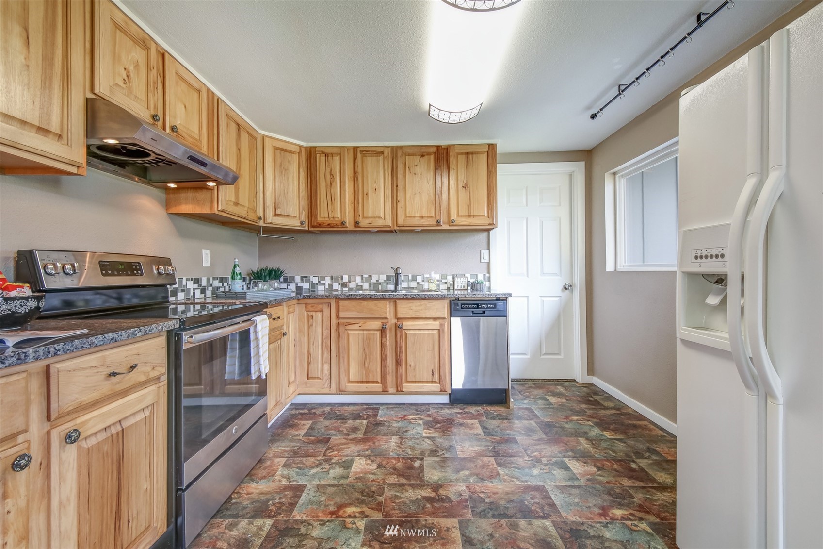 3661 West Frontage Road Port Orchard, WA 98367 - Photo 10 of 33 Gallery Image 10