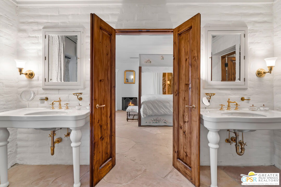 252 Ridge Road Palm Springs, CA 92264 - Photo 41 of 53 a en suite bathroom with a sink and mirror
