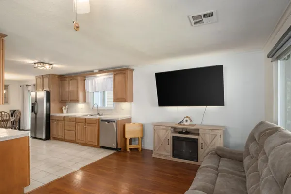 $165,000 | 339 North Frankwood Avenue, Unit 9, Sanger, CA 93657