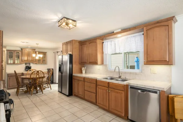 $165,000 | 339 North Frankwood Avenue, Unit 9, Sanger, CA 93657