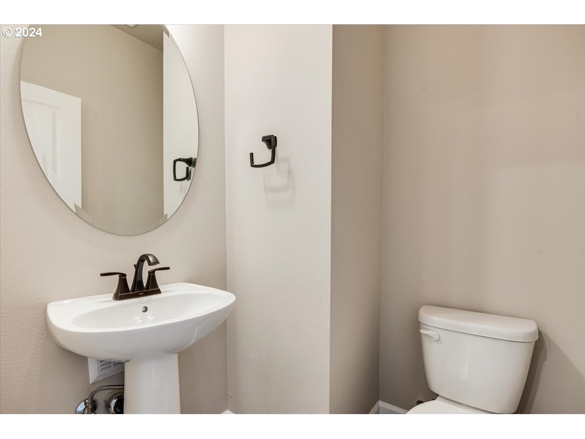 18050 Southwest Barrows Road Beaverton, OR 97007 - Photo 17 of 45 a bathroom with a toilet a sink and mirror