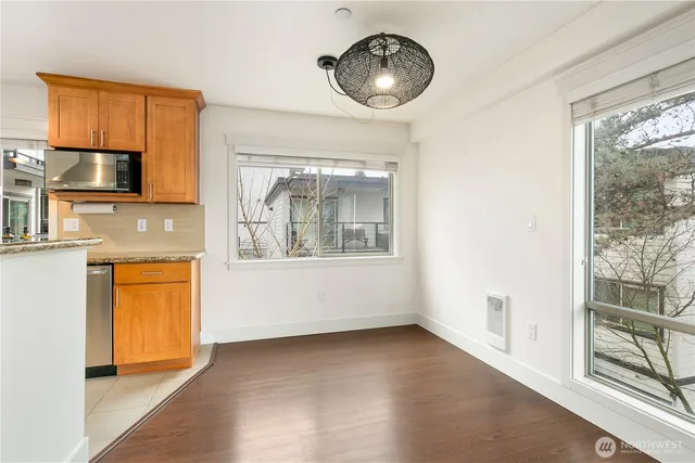 $569,500 | 3204 81st Place Southeast, Unit B202, Mercer Island, WA 98040