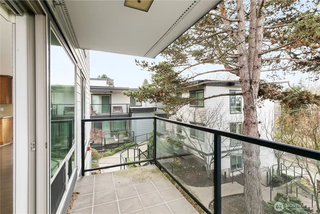 $569,500 | 3204 81st Place Southeast, Unit B202, Mercer Island, WA 98040