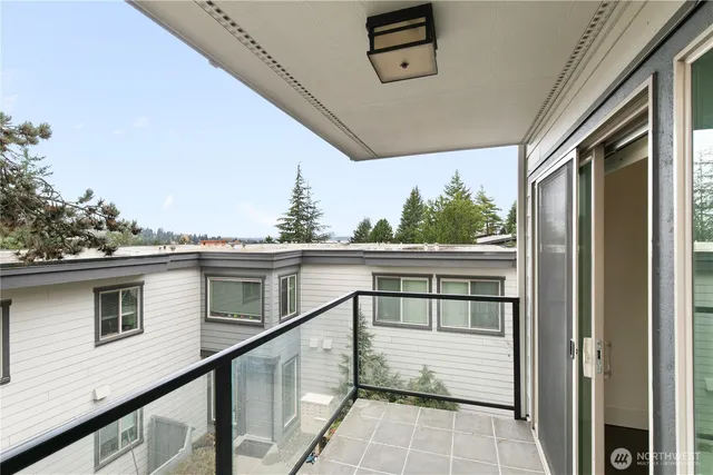 $569,500 | 3204 81st Place Southeast, Unit B202, Mercer Island, WA 98040