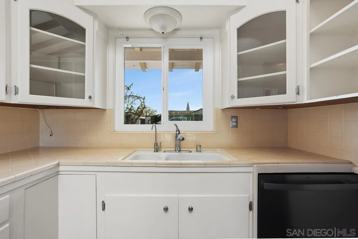 6138 La Flecha Rancho Santa Fe, CA 92067 - Photo 5 of 14 a kitchen with a sink and a window