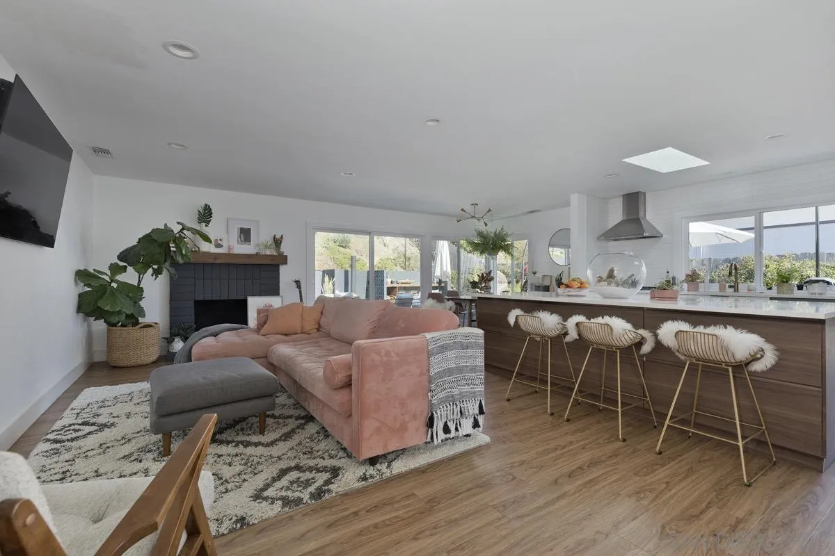 281 Rodney Avenue Encinitas, CA 92024 - Photo 12 of 31 Gallery Image 12