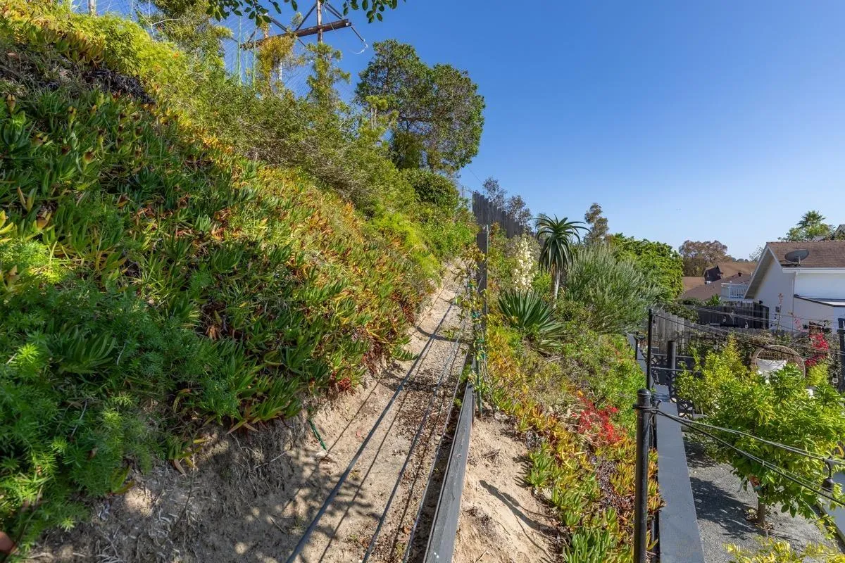 281 Rodney Avenue Encinitas, CA 92024 - Photo 30 of 31 Gallery Image 30