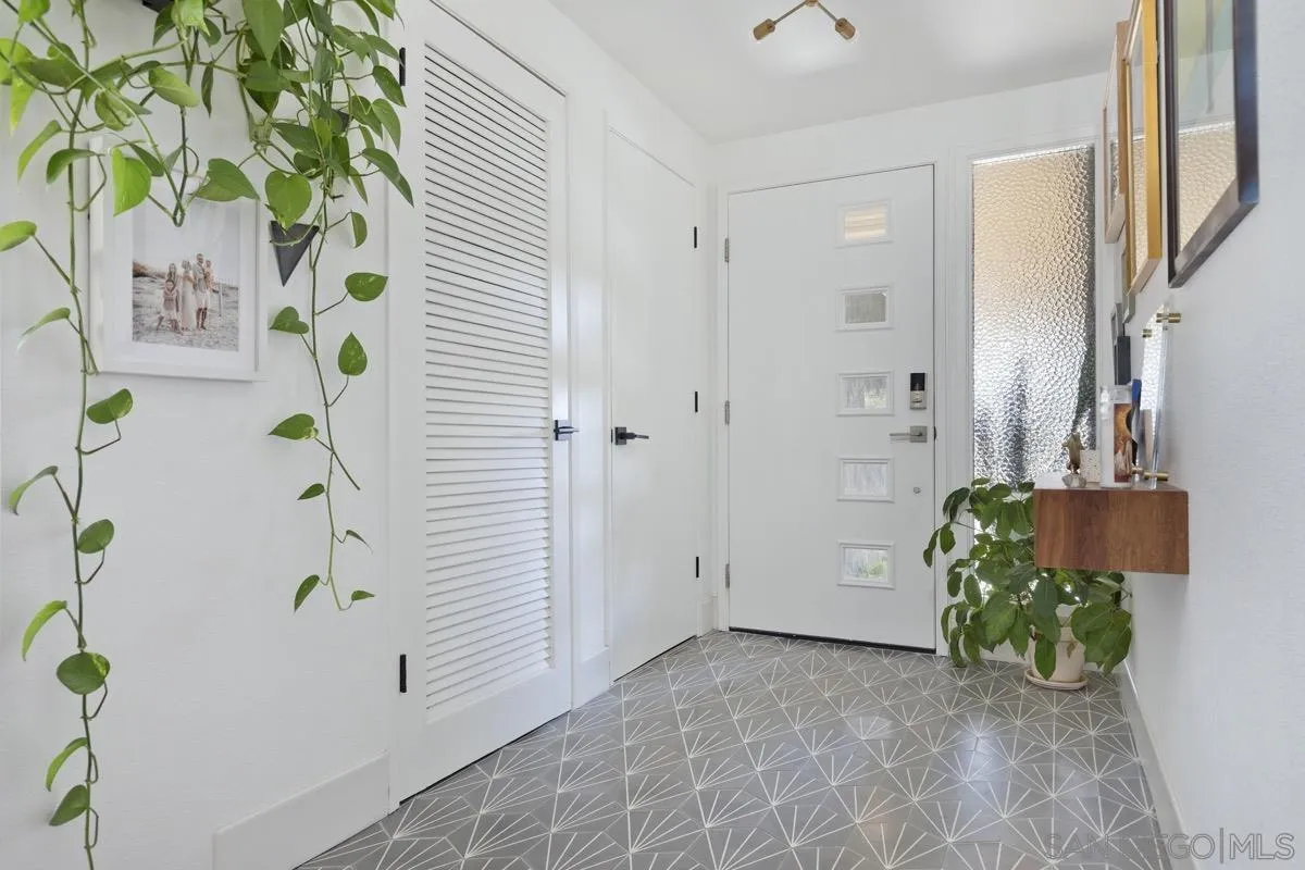 281 Rodney Avenue Encinitas, CA 92024 - Photo 5 of 31 Gallery Image 5