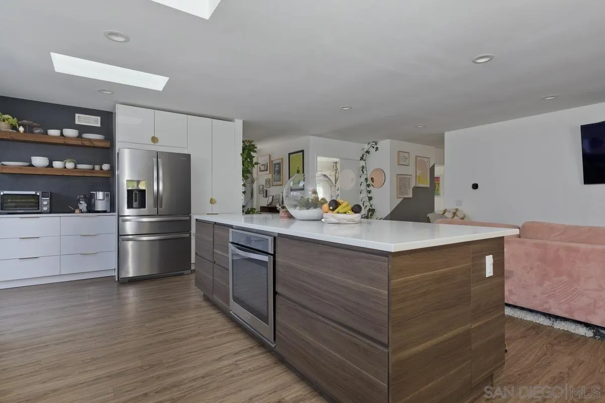 281 Rodney Avenue Encinitas, CA 92024 - Photo 7 of 31 Gallery Image 7
