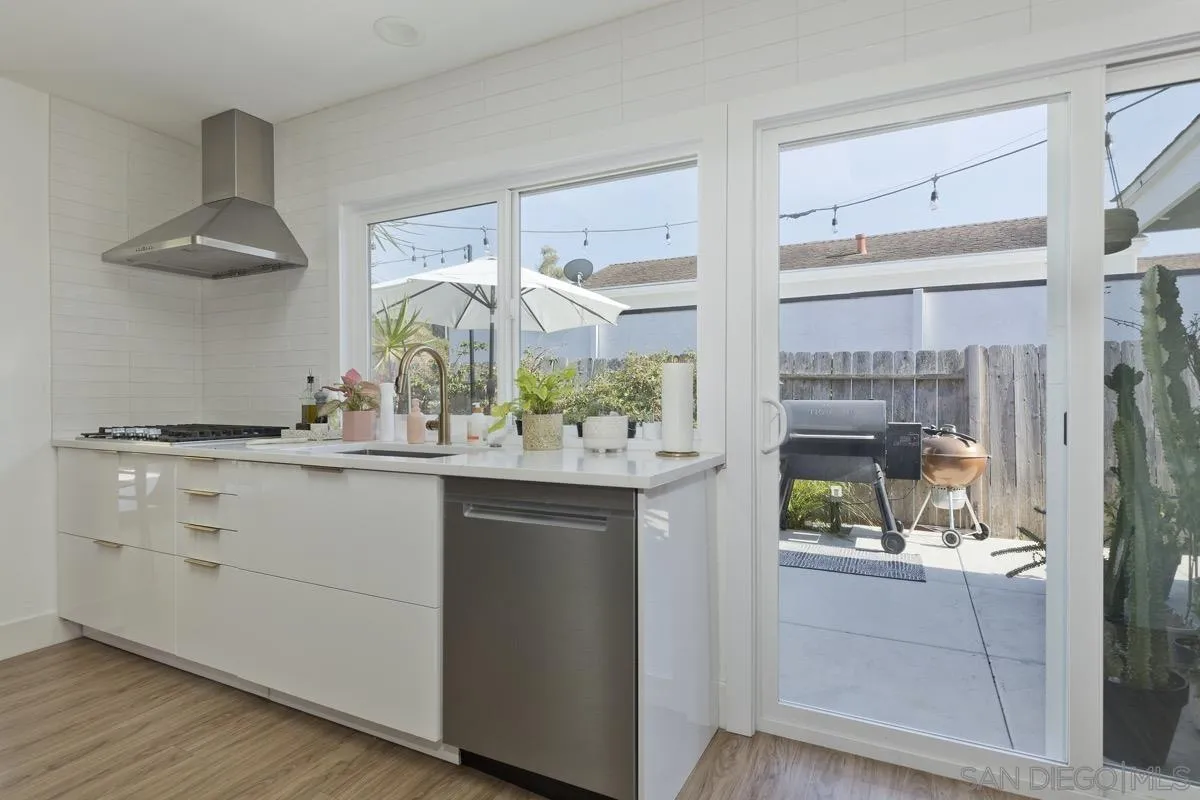 281 Rodney Avenue Encinitas, CA 92024 - Photo 8 of 31 Gallery Image 8