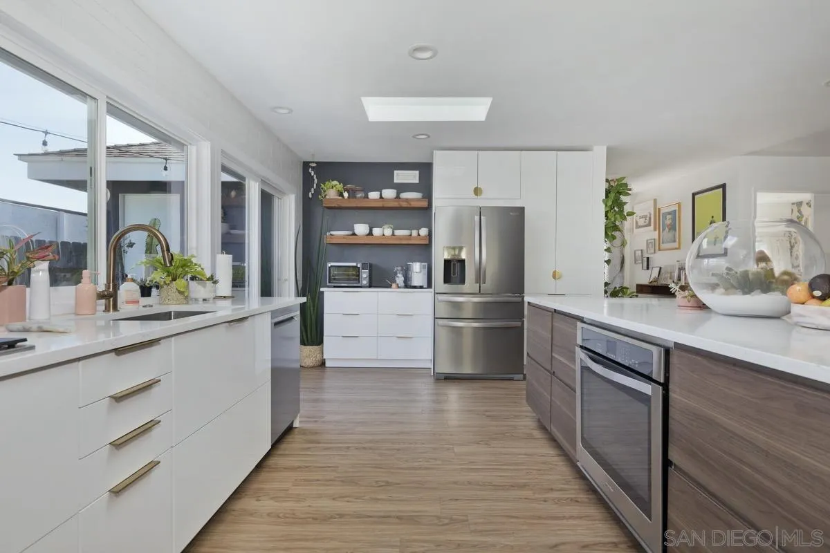 281 Rodney Avenue Encinitas, CA 92024 - Photo 9 of 31 Gallery Image 9