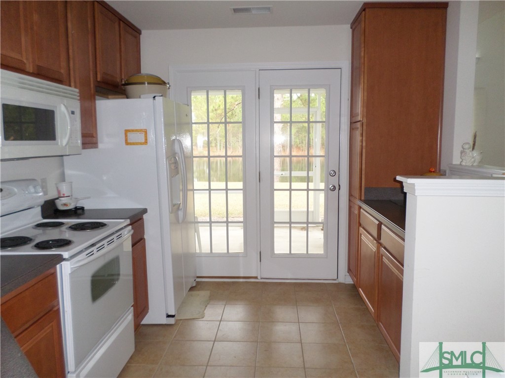244 Opus Court Pooler, GA 31322 - Photo 5 of 27 Kitchen
