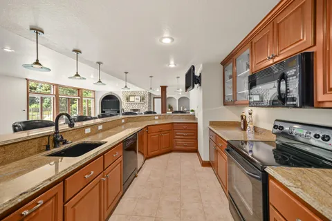 $2,775,000 | 3277 North Canterbury Lane, Summit, WI 53066