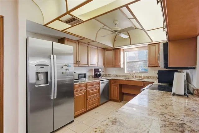 a view of a livingroom with furniture and a ceiling fan
