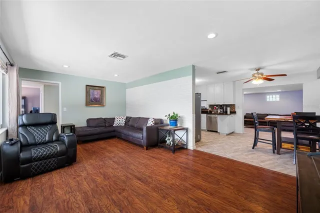 $459,000 | 1900 60th Way North, St. Petersburg, FL 33710