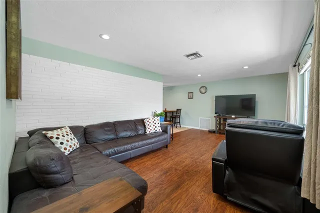 $459,000 | 1900 60th Way North, St. Petersburg, FL 33710