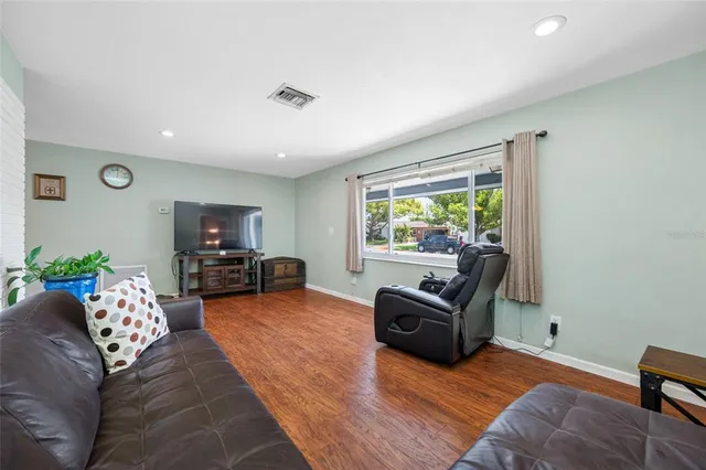 $459,000 | 1900 60th Way North, St. Petersburg, FL 33710