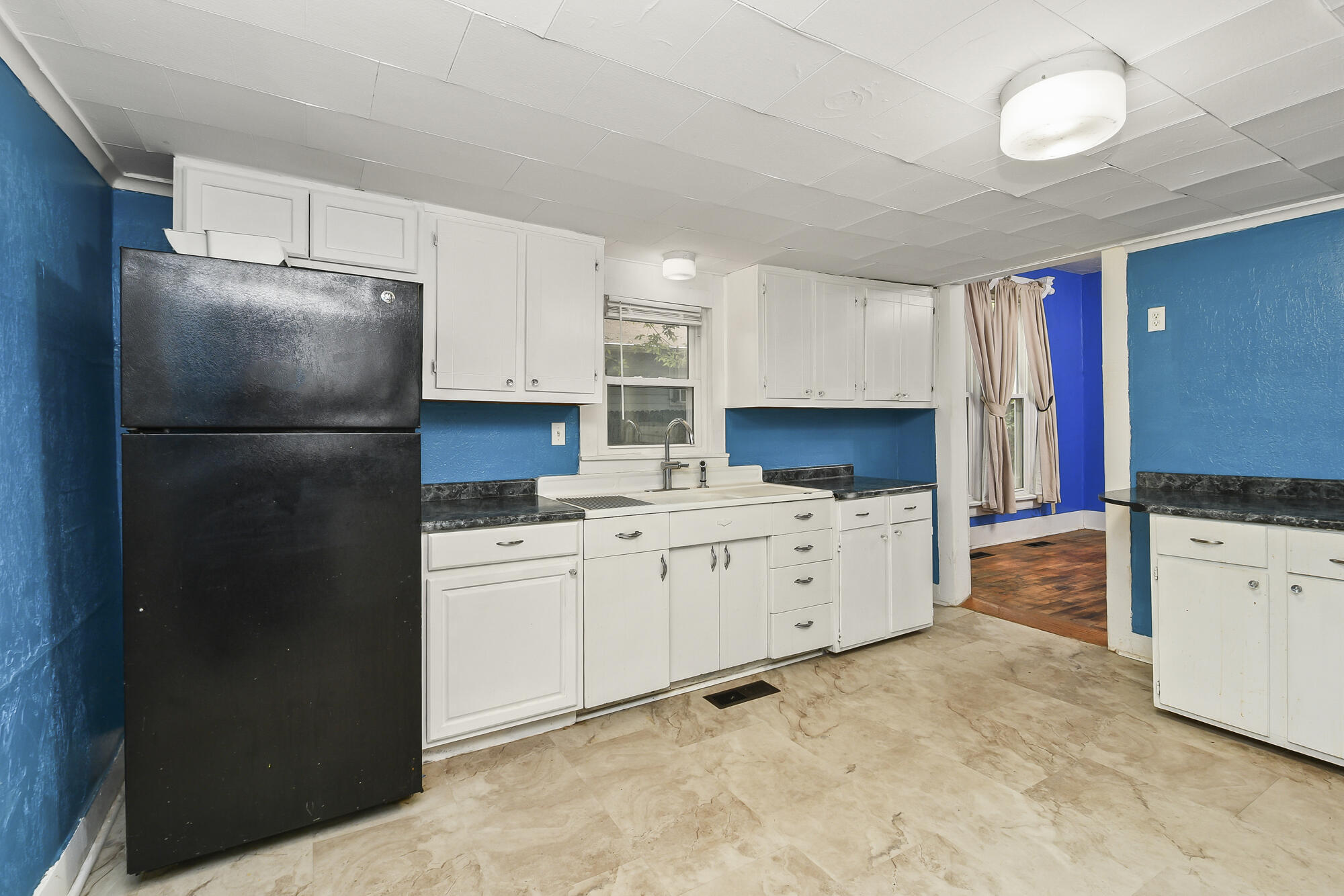 1908 North Robberson Avenue Springfield, MO 65803 - Photo 12 of 37 Kitchen