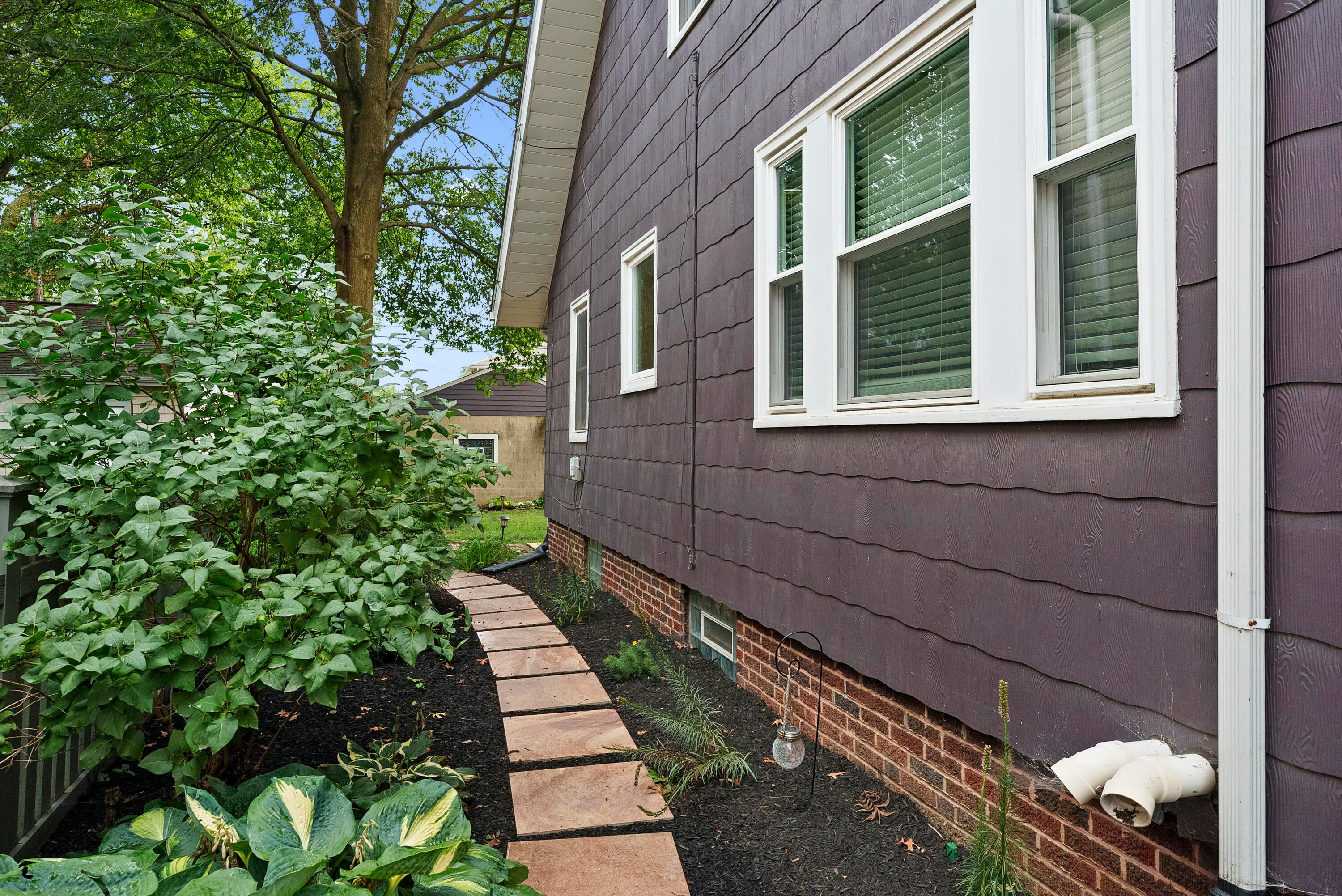211 Brighton Road Columbus, OH 43202 - Photo 3 of 40 DSC08010