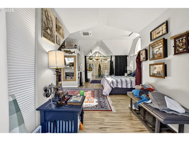 $550,000 | 903 South McLoughlin Boulevard, Unit A&B, Oregon City, OR 97045