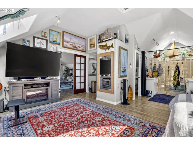 $550,000 | 903 South McLoughlin Boulevard, Unit A&B, Oregon City, OR 97045