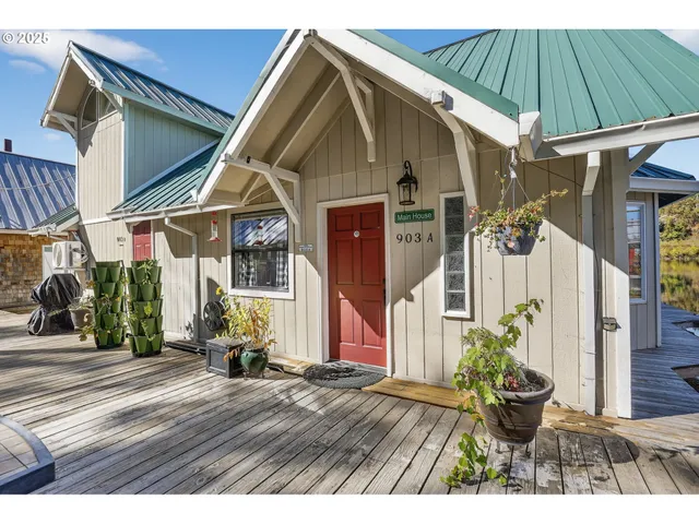 $550,000 | 903 South McLoughlin Boulevard, Unit A&B, Oregon City, OR 97045