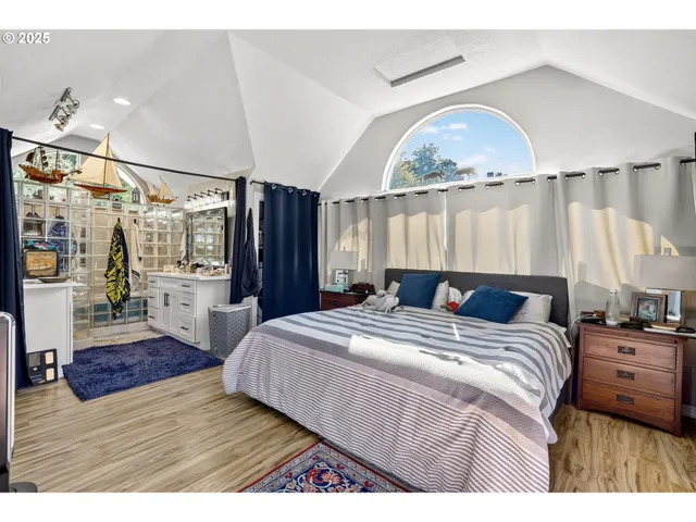 $550,000 | 903 South McLoughlin Boulevard, Unit A&B, Oregon City, OR 97045