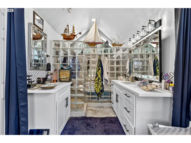 $550,000 | 903 South McLoughlin Boulevard, Unit A&B, Oregon City, OR 97045