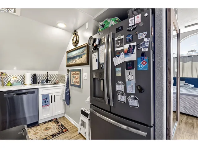 $550,000 | 903 South McLoughlin Boulevard, Unit A&B, Oregon City, OR 97045