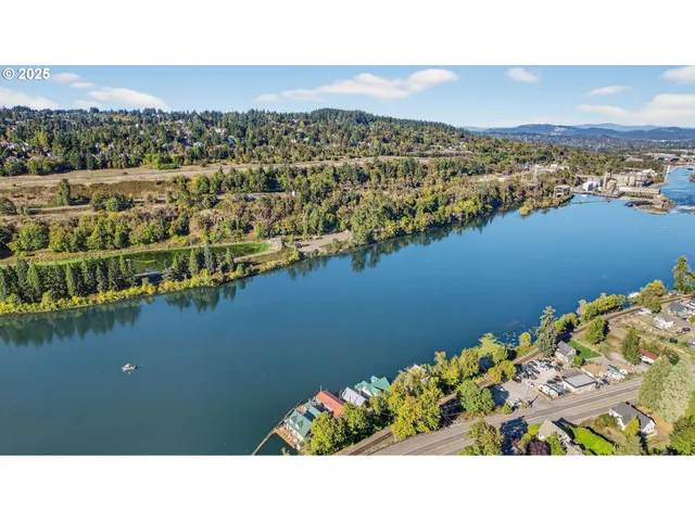 $550,000 | 903 South McLoughlin Boulevard, Unit A&B, Oregon City, OR 97045