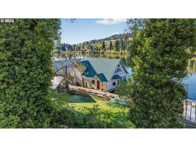 $550,000 | 903 South McLoughlin Boulevard, Unit A&B, Oregon City, OR 97045