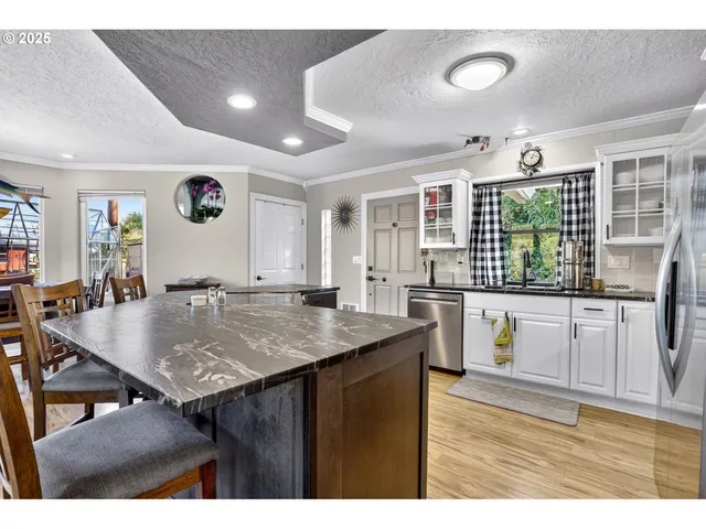 $550,000 | 903 South McLoughlin Boulevard, Unit A&B, Oregon City, OR 97045