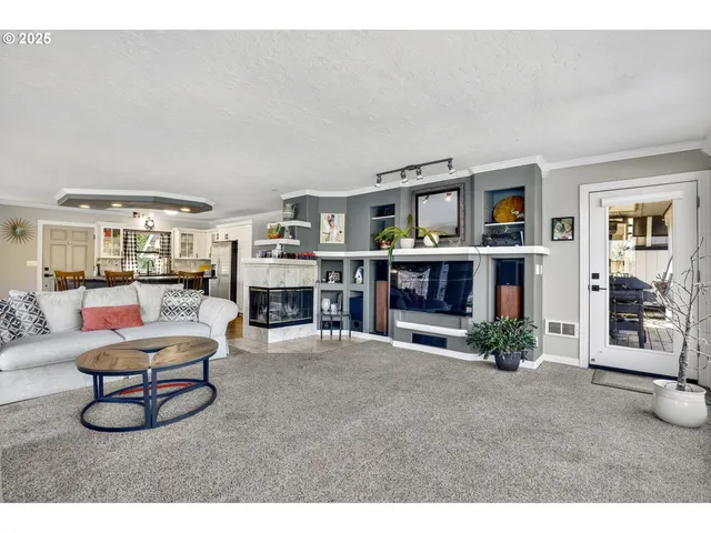 $550,000 | 903 South McLoughlin Boulevard, Unit A&B, Oregon City, OR 97045