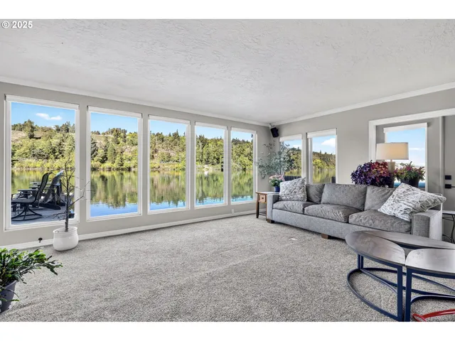 $550,000 | 903 South McLoughlin Boulevard, Unit A&B, Oregon City, OR 97045