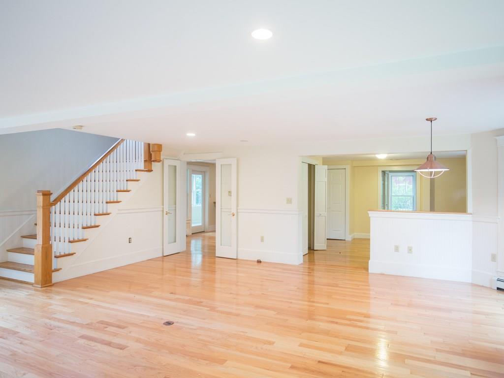 866 Princes Point Road Yarmouth, ME 04096 - Photo 5 of 27 Bright, open living room