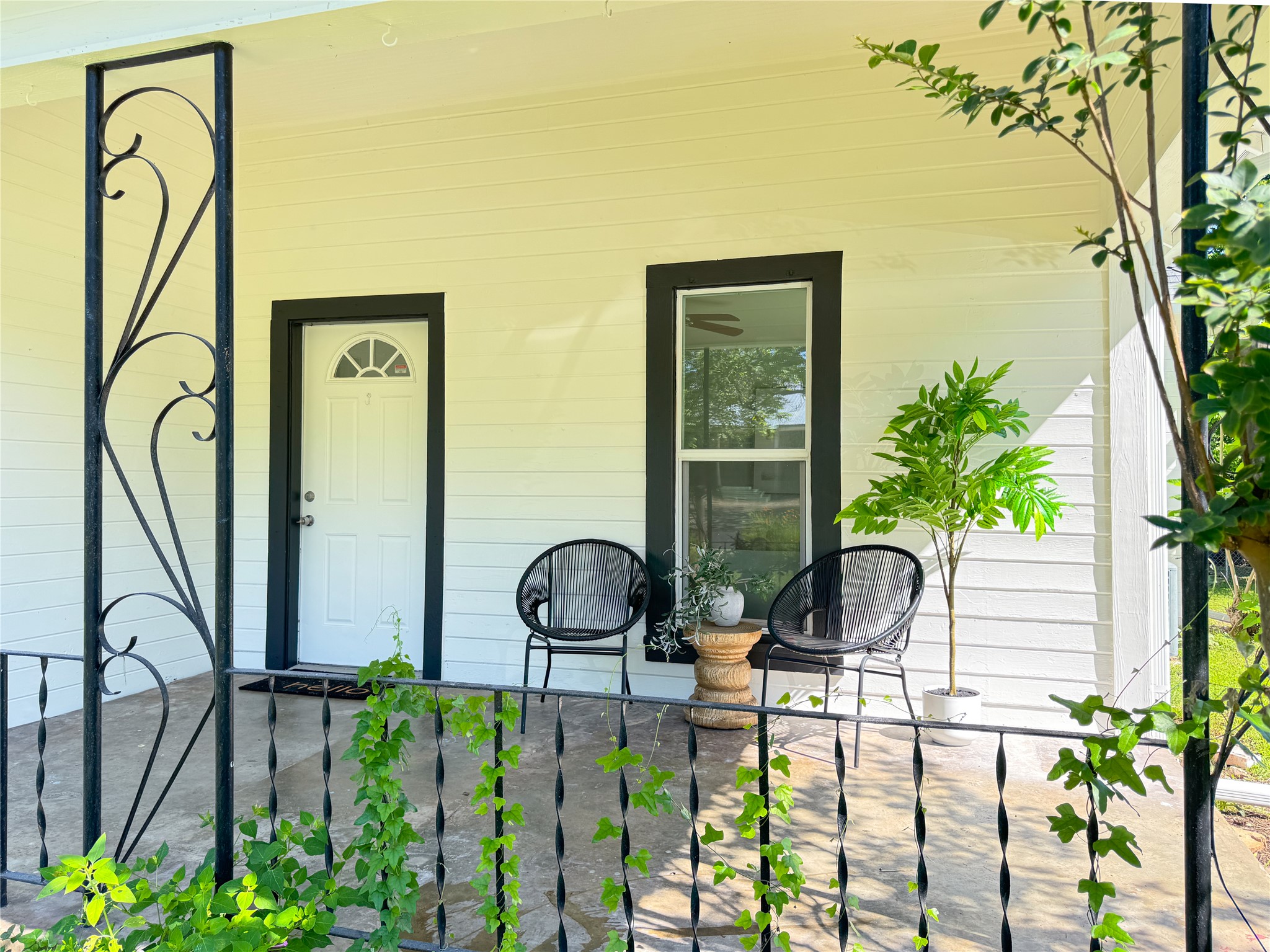302 East Brenham Street Elgin, TX 78621 - Photo 4 of 38 Spacious front porch with wrought iron railings